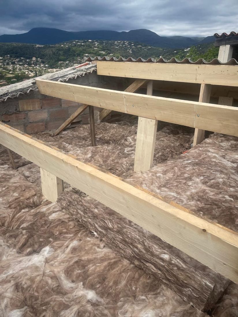 Charpente en bois d’une extension / terrasse couverte