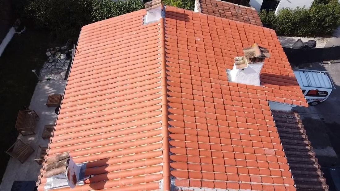 Toiture en tuiles neuve vue du ciel